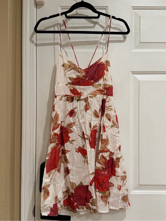 Speechless Dresses & Skirts - Speechless Y2K White Mini Dress with Red Rose Print